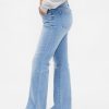 Jeans lunghi e attillati a vita bassa e sinuosa Jeans lunghi e attillati a vita bassa e sinuosa