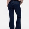 Jeans lunghi e attillati a vita bassa e sinuosa Jeans lunghi e attillati a vita bassa e sinuosa