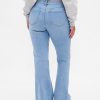 Jeans lunghi e attillati a vita bassa e sinuosa Jeans lunghi e attillati a vita bassa e sinuosa