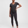 Maglietta GapFit Breathe con scollo a V Maglietta GapFit Breathe con scollo a V