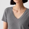 Maglietta GapFit Breathe con scollo a V Maglietta GapFit Breathe con scollo a V
