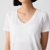Maglietta GapFit Breathe con scollo a V Maglietta GapFit Breathe con scollo a V