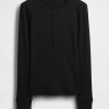 Maglietta Henley a coste moderne Maglietta Henley a coste moderne