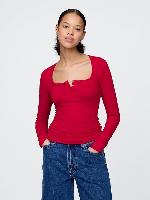 Maglietta Henley in jersey lavorato a maglia stretta Maglietta Henley in jersey lavorato a maglia stretta