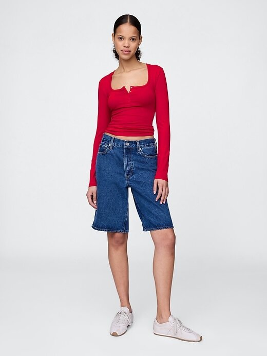 Maglietta Henley in jersey lavorato a maglia stretta Maglietta Henley in jersey lavorato a maglia stretta