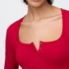 Maglietta Henley in jersey lavorato a maglia stretta Maglietta Henley in jersey lavorato a maglia stretta