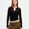 Maglione Henley a coste trasparenti Maglione Henley a coste trasparenti