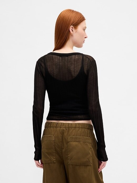 Maglione Henley a coste trasparenti Maglione Henley a coste trasparenti