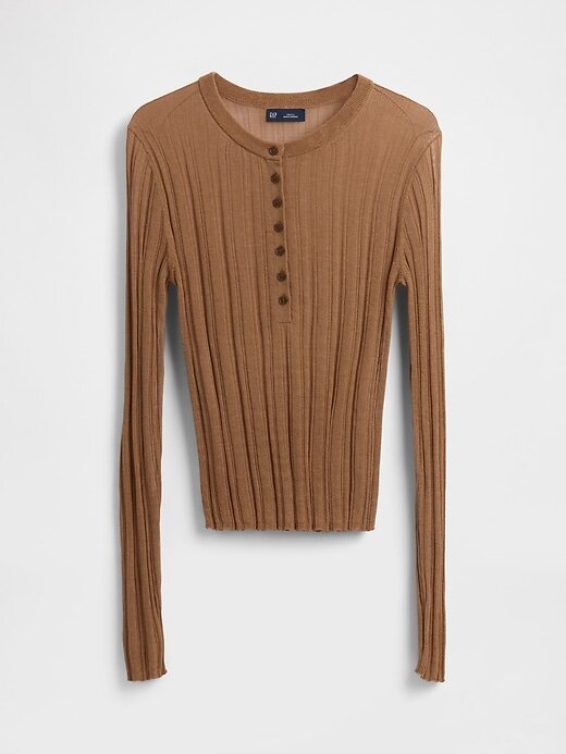 Maglione Henley a coste trasparenti Maglione Henley a coste trasparenti