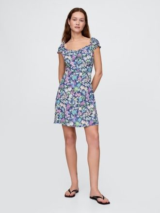 Mini abito con scollo a cuore e maniche a sbuffo