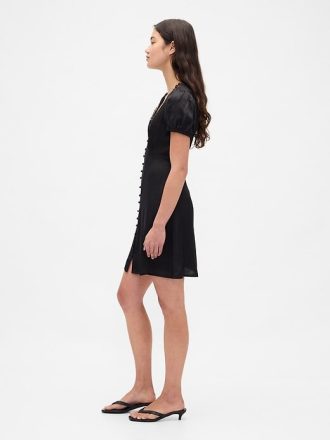 Mini abito con scollo a V e pizzo satinato