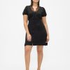 Mini abito con scollo a V e pizzo satinato