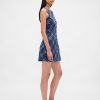 Mini abito in denim scozzese con scollo a V Mini abito in denim scozzese con scollo a V