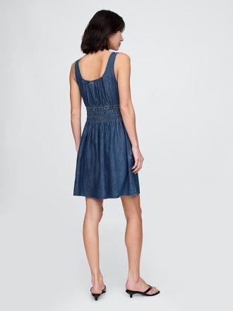 Miniabito in denim con vita arricciata e nodo sul davanti