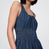 Miniabito in denim con vita arricciata e nodo sul davanti Miniabito in denim con vita arricciata e nodo sul davanti