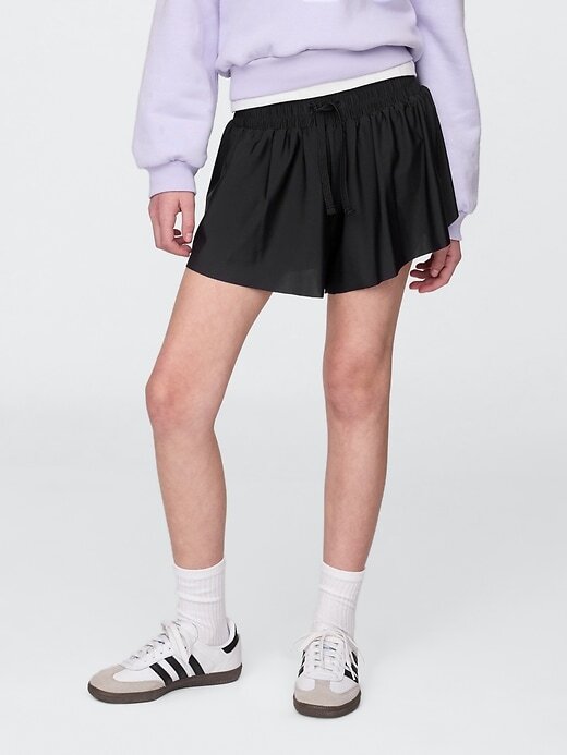 Pantaloncini da corsa con orlo a farfalla per bambini Pantaloncini da corsa con orlo a farfalla per bambini