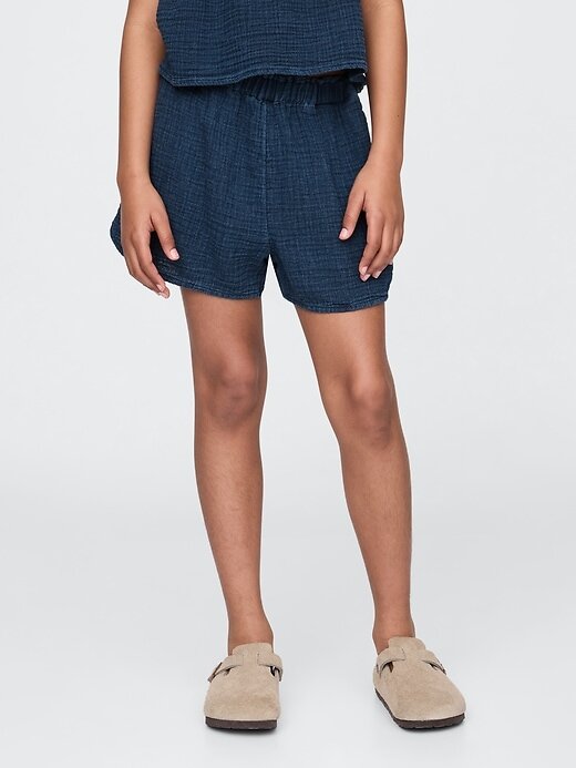 Pantaloncini in denim stropicciato per bambini Pantaloncini in denim stropicciato per bambini