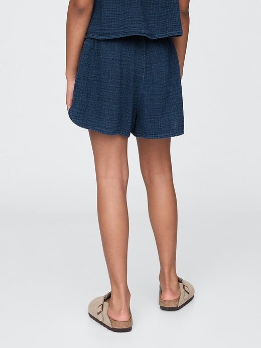Pantaloncini in denim stropicciato per bambini Pantaloncini in denim stropicciato per bambini