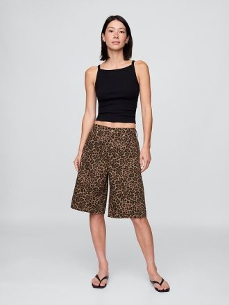 Pantaloncini lunghi leopardati in denim a vita media da 11″