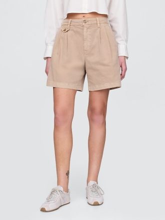 Pantaloncini plissettati in twill a vita media da 6″