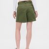 Pantaloncini plissettati in twill a vita media da 6″
