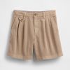 Pantaloncini plissettati in twill a vita media da 6″