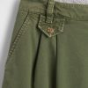 Pantaloncini plissettati in twill a vita media da 6″