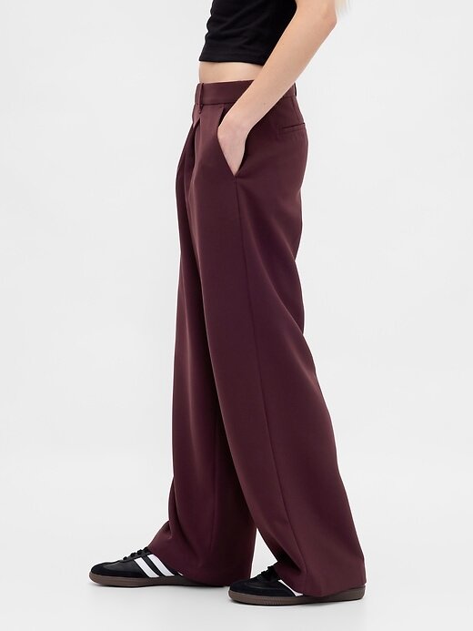Pantaloni a gamba larga con pieghe a vita bassa 365 Pantaloni a gamba larga con pieghe a vita bassa 365