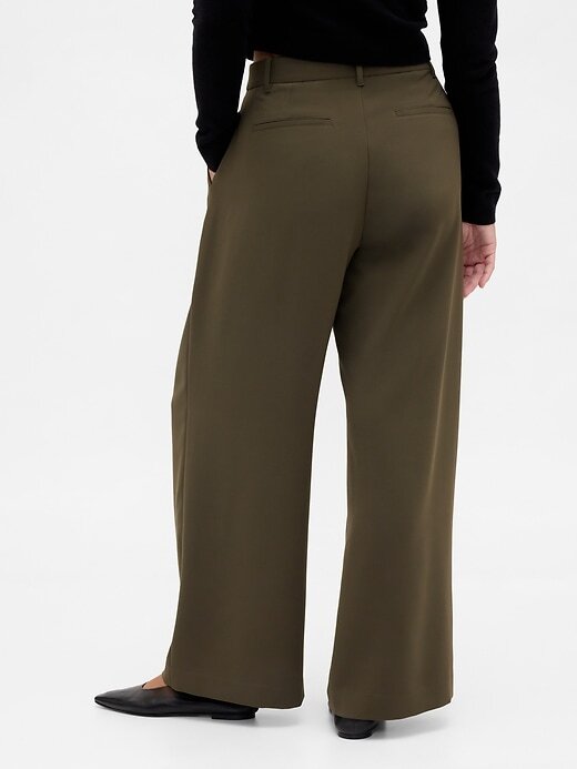 Pantaloni a pieghe a vita alta Curvy 365 Pantaloni a pieghe a vita alta Curvy 365