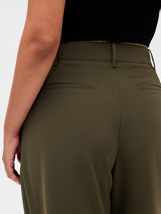 Pantaloni a pieghe a vita alta Curvy 365 Pantaloni a pieghe a vita alta Curvy 365