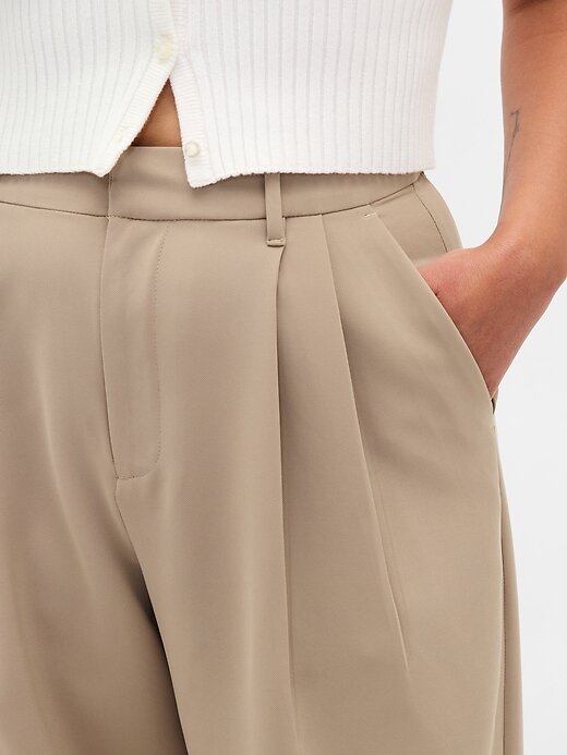 Pantaloni a pieghe a vita alta Curvy 365 Pantaloni a pieghe a vita alta Curvy 365