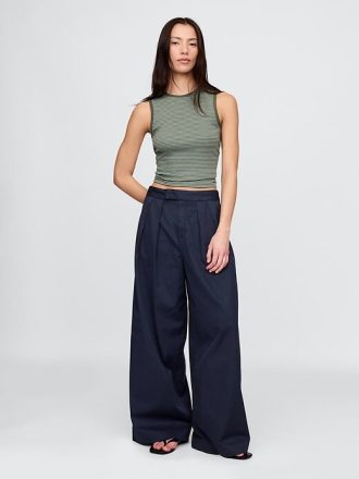 Pantaloni cachi a gamba larga con pieghe in twill a vita alta