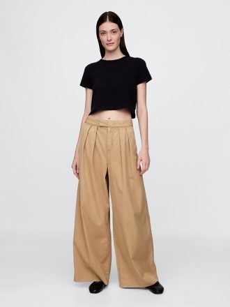 Pantaloni cachi a gamba larga con pieghe in twill a vita alta