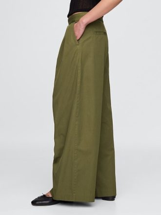 Pantaloni cachi a gamba larga con pieghe in twill a vita alta
