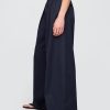 Pantaloni cachi a gamba larga con pieghe in twill a vita alta