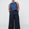 Pantaloni cachi a gamba larga con pieghe in twill a vita alta