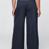 Pantaloni cachi a gamba larga con pieghe in twill a vita alta