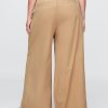 Pantaloni cachi a gamba larga con pieghe in twill a vita alta Pantaloni cachi a gamba larga con pieghe in twill a vita alta
