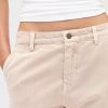 Pantaloni cachi a vita bassa Pantaloni cachi a vita bassa