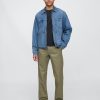 Pantaloni cachi dritti moderni Pantaloni cachi dritti moderni