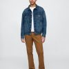 Pantaloni cachi dritti moderni Pantaloni cachi dritti moderni