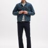 Pantaloni cachi dritti moderni Pantaloni cachi dritti moderni