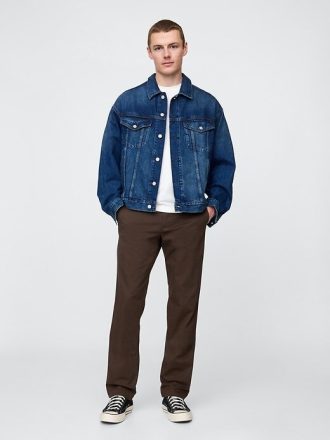 Pantaloni cachi dritti moderni