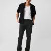 Pantaloni cachi dritti moderni Pantaloni cachi dritti moderni
