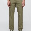 Pantaloni cachi dritti moderni Pantaloni cachi dritti moderni