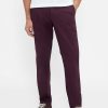Pantaloni cachi dritti moderni Pantaloni cachi dritti moderni