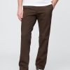 Pantaloni cachi dritti moderni Pantaloni cachi dritti moderni