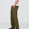 Pantaloni cachi dritti moderni Pantaloni cachi dritti moderni