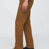 Pantaloni cachi dritti moderni Pantaloni cachi dritti moderni