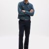 Pantaloni cachi dritti moderni Pantaloni cachi dritti moderni